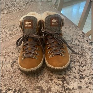 Never been worn Sorel boots size 7